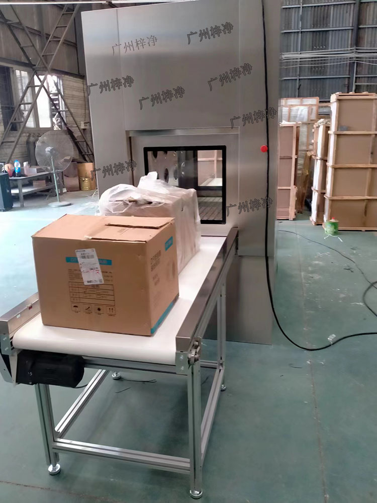 輸送線風淋傳遞窗與輸送線貨淋室是潔凈室中用于物品傳遞和空氣凈化的關(guān)鍵設(shè)備。